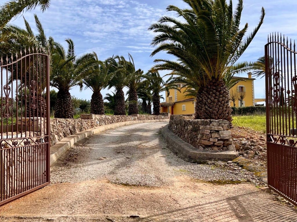 5 bedroom Finca/Country House for sale in Manacor with pool - € 2,300,000 (Ref: 9619305)