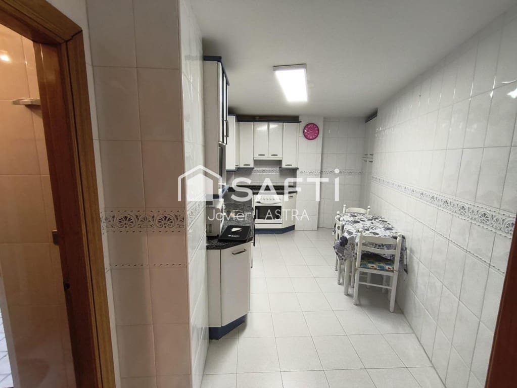 3 soveværelse Lejlighed til salg i Leon by med garage - € 320.000 (Ref: 9625694)