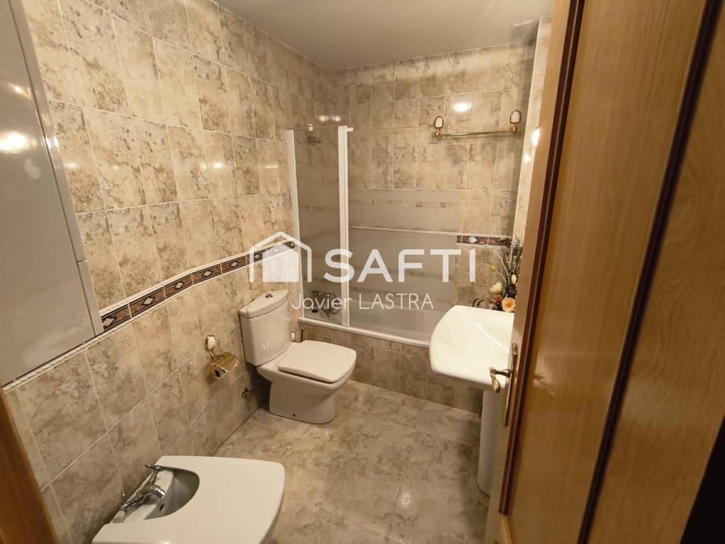 3 soveværelse Lejlighed til salg i Leon by med garage - € 320.000 (Ref: 9625694)