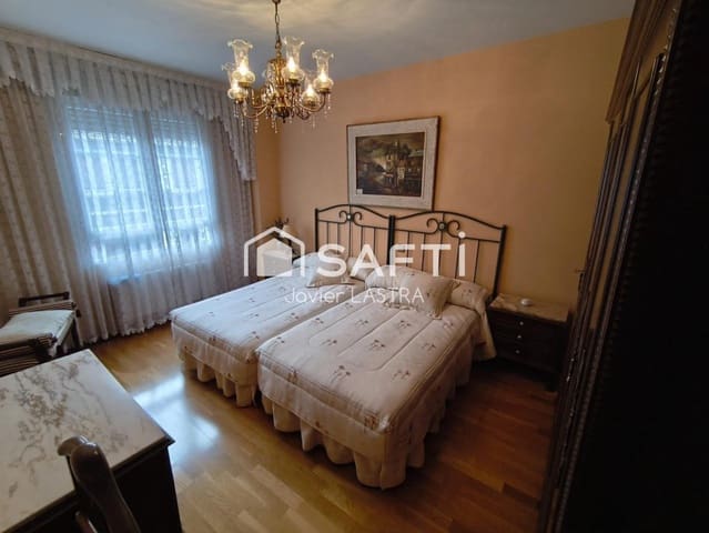 3 soveværelse Lejlighed til salg i León by med garage - € 320.000 (Ref: 9625694)