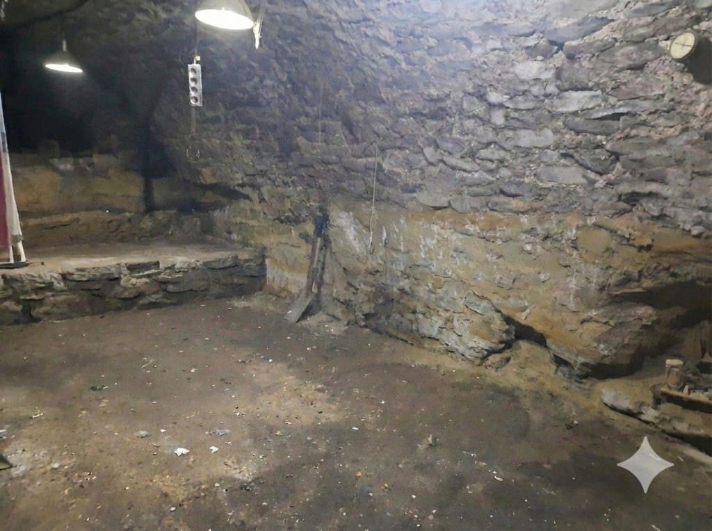 3 bedroom Villa for sale in Artes - € 70,000 (Ref: 9625695)