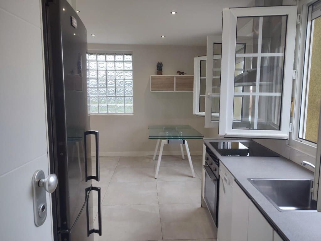 2 sypialnia Willa do wynajęcia w Santiago de Compostela - 750 € (Ref: 9627583)