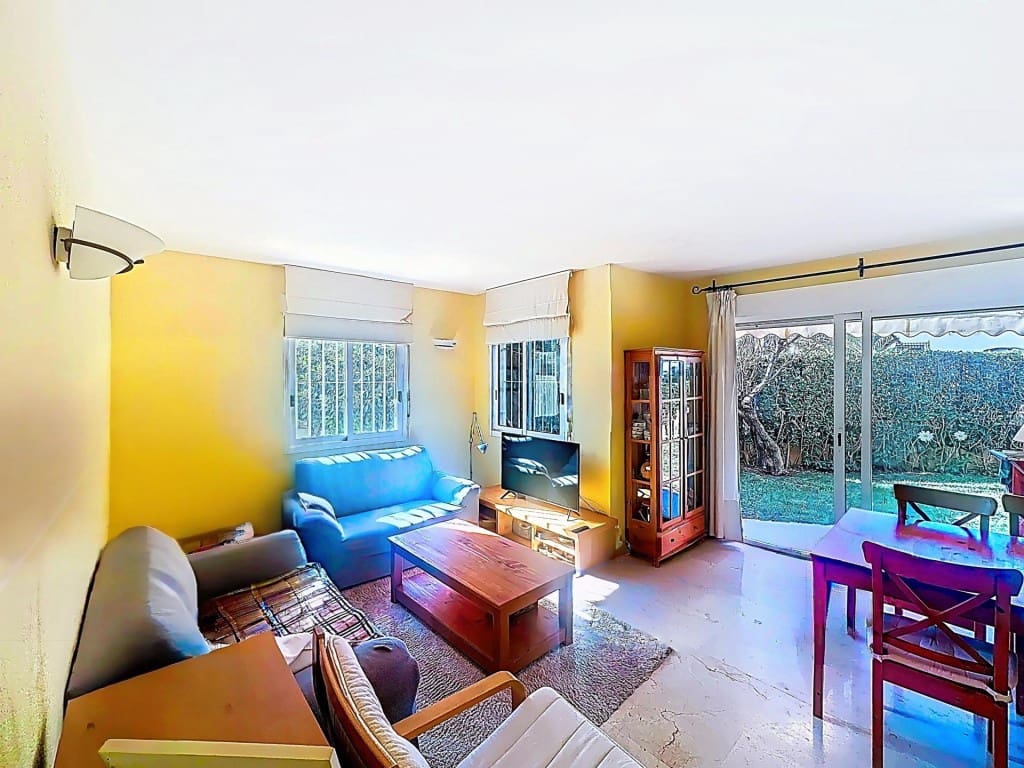 2 bedroom Apartment for sale in Denia with pool - € 369,000 (Ref: 9627584)