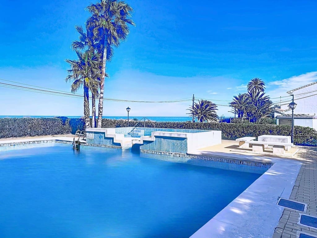 2 bedroom Apartment for sale in Denia with pool - € 369,000 (Ref: 9627584)