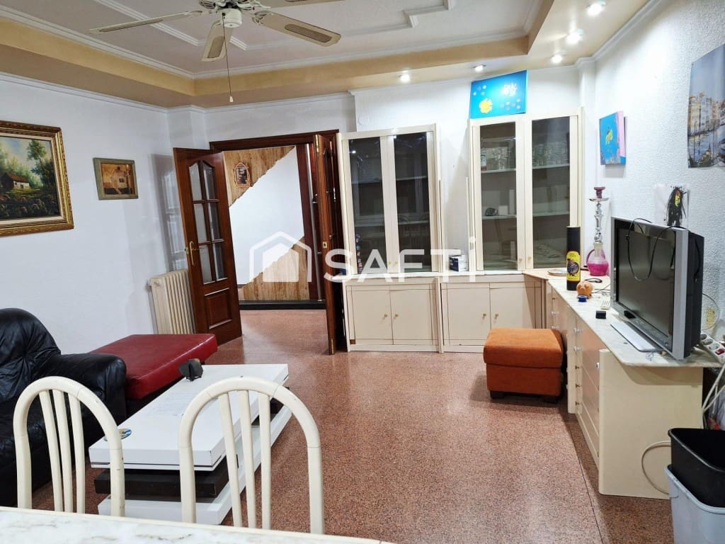Apartamento de 3 habitaciones en Yecla en venta - 102.000 € (Ref: 9630011)