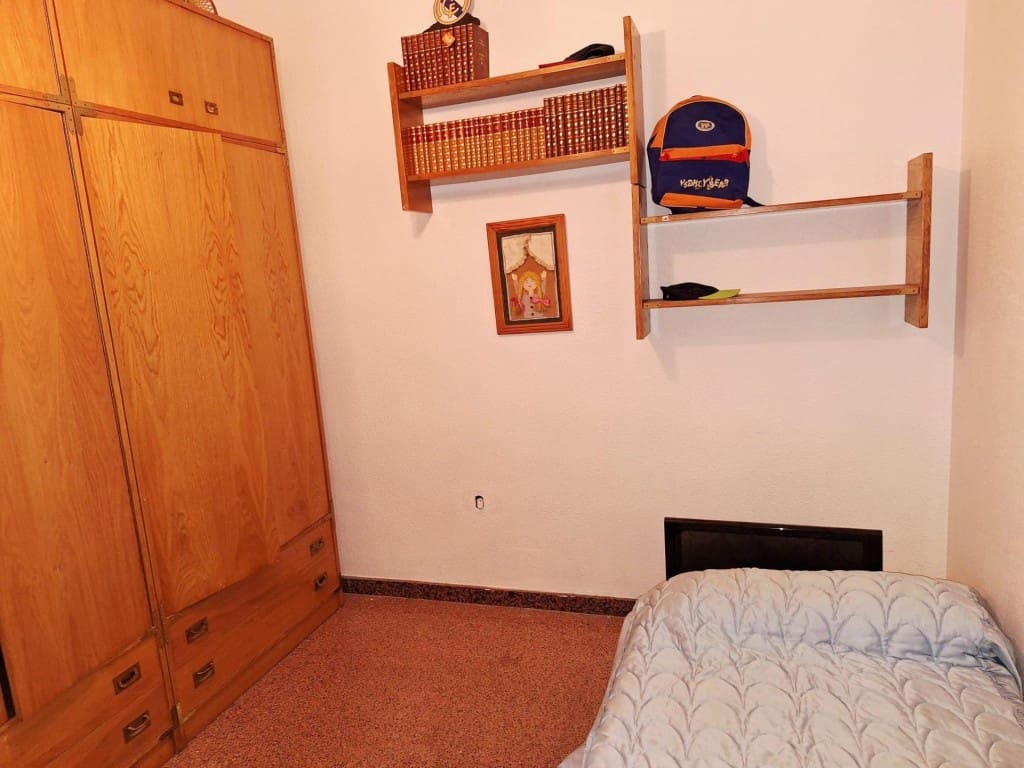 Apartamento de 3 habitaciones en Yecla en venta - 102.000 € (Ref: 9630011)