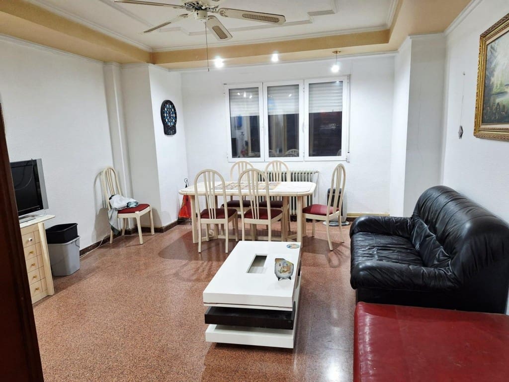 Apartamento de 3 habitaciones en Yecla en venta - 102.000 € (Ref: 9630011)