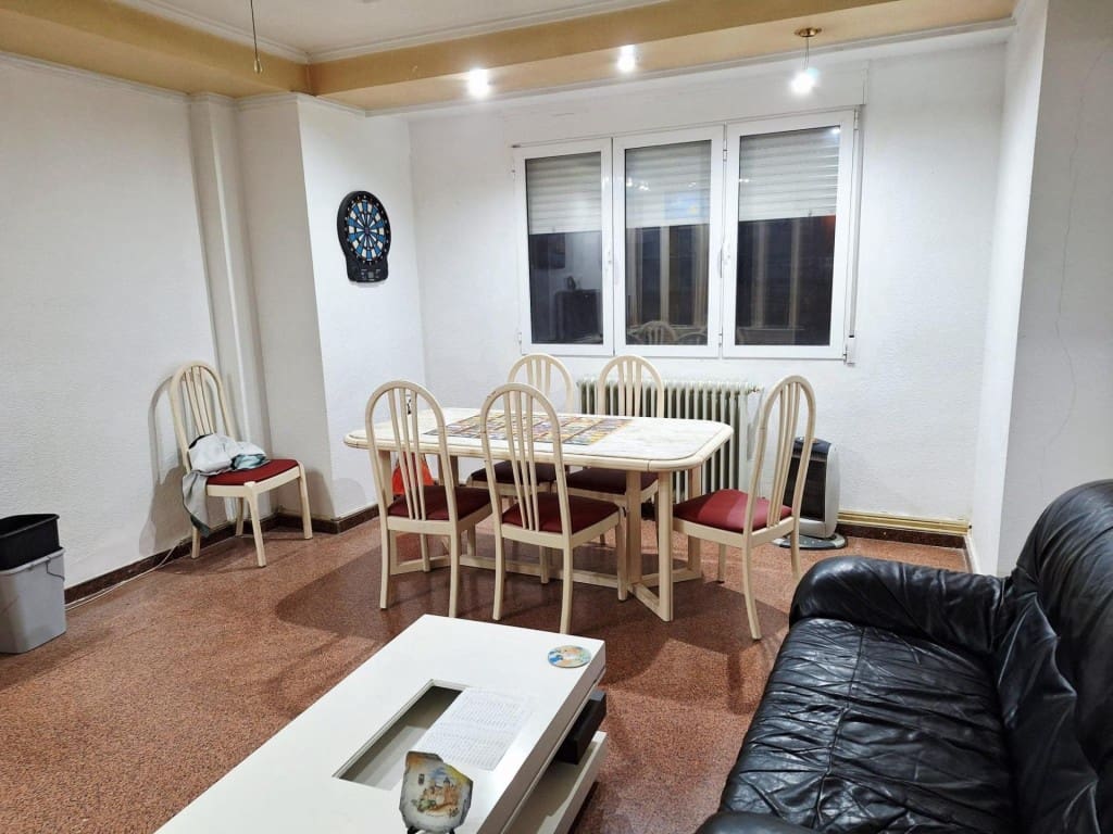 Apartamento de 3 habitaciones en Yecla en venta - 102.000 € (Ref: 9630011)