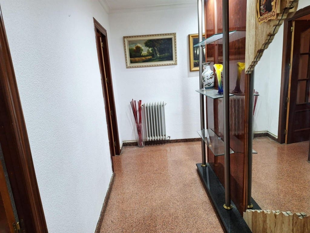 Apartamento de 3 habitaciones en Yecla en venta - 102.000 € (Ref: 9630011)