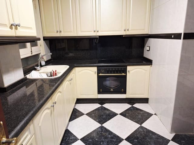 Apartamento de 3 habitaciones en Yecla en venta - 102.000 € (Ref: 9630011)