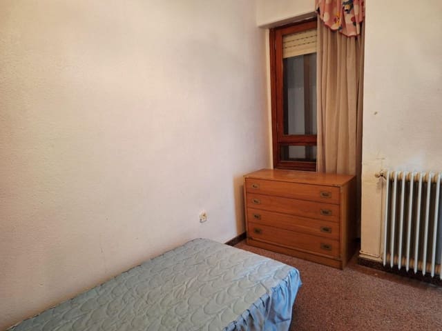 Apartamento de 3 habitaciones en Yecla en venta - 102.000 € (Ref: 9630011)