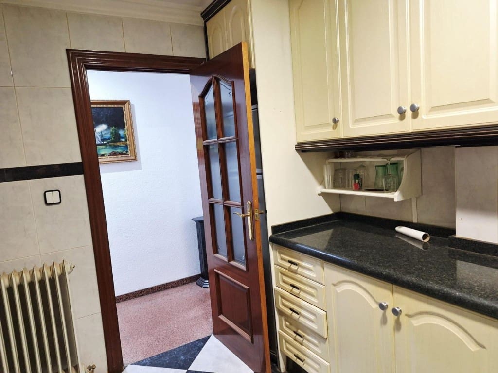 Apartamento de 3 habitaciones en Yecla en venta - 102.000 € (Ref: 9630011)