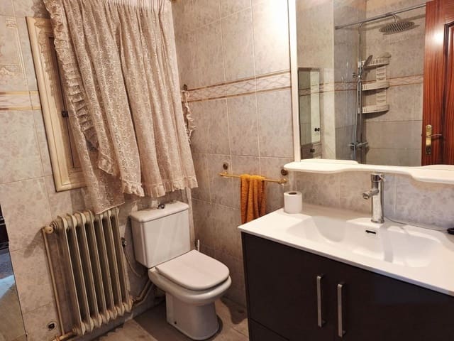 Apartamento de 3 habitaciones en Yecla en venta - 102.000 € (Ref: 9630011)