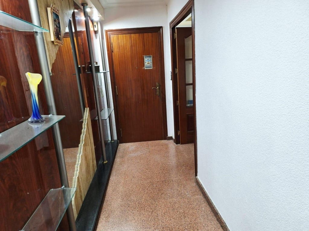 Apartamento de 3 habitaciones en Yecla en venta - 102.000 € (Ref: 9630011)