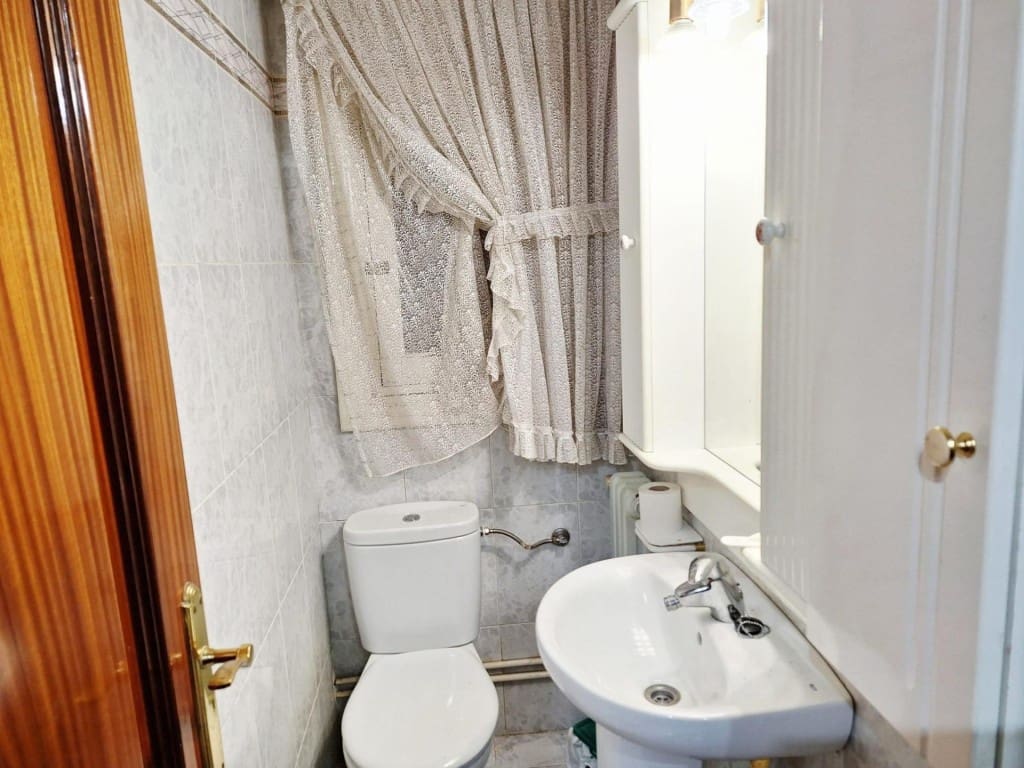 Apartamento de 3 habitaciones en Yecla en venta - 102.000 € (Ref: 9630011)