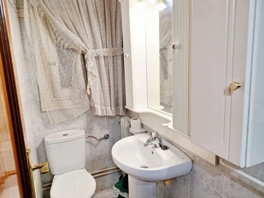 Apartamento de 3 habitaciones en Yecla en venta - 102.000 € (Ref: 9630011)