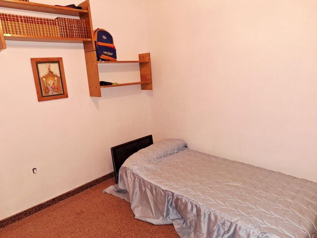 Apartamento de 3 habitaciones en Yecla en venta - 102.000 € (Ref: 9630011)