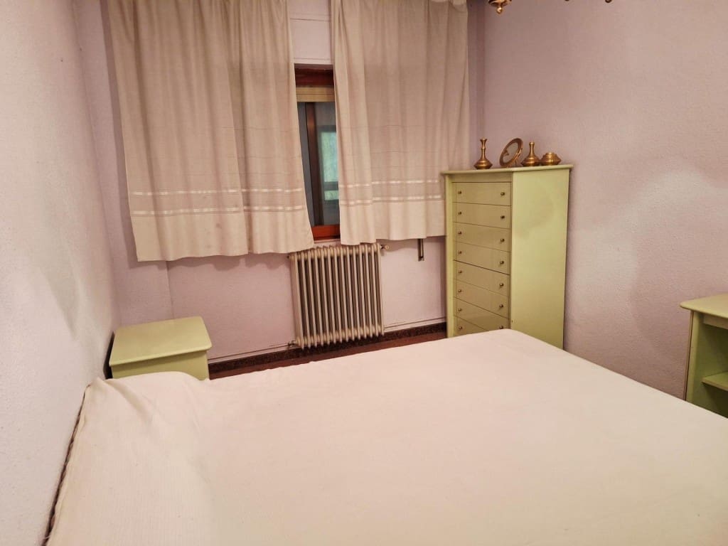 Apartamento de 3 habitaciones en Yecla en venta - 102.000 € (Ref: 9630011)