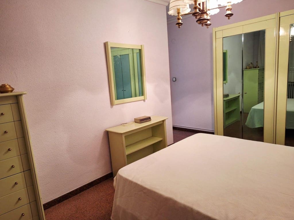 Apartamento de 3 habitaciones en Yecla en venta - 102.000 € (Ref: 9630011)