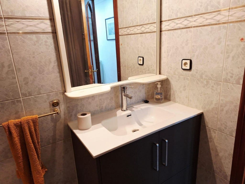 Apartamento de 3 habitaciones en Yecla en venta - 102.000 € (Ref: 9630011)