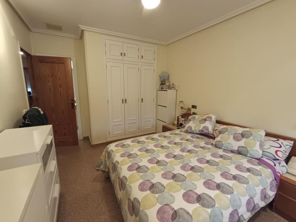 5 makuuhuone Huvila myytävänä paikassa Petrel / Petrer mukana 
autotalli - 300 000 € (Ref: 9630012)