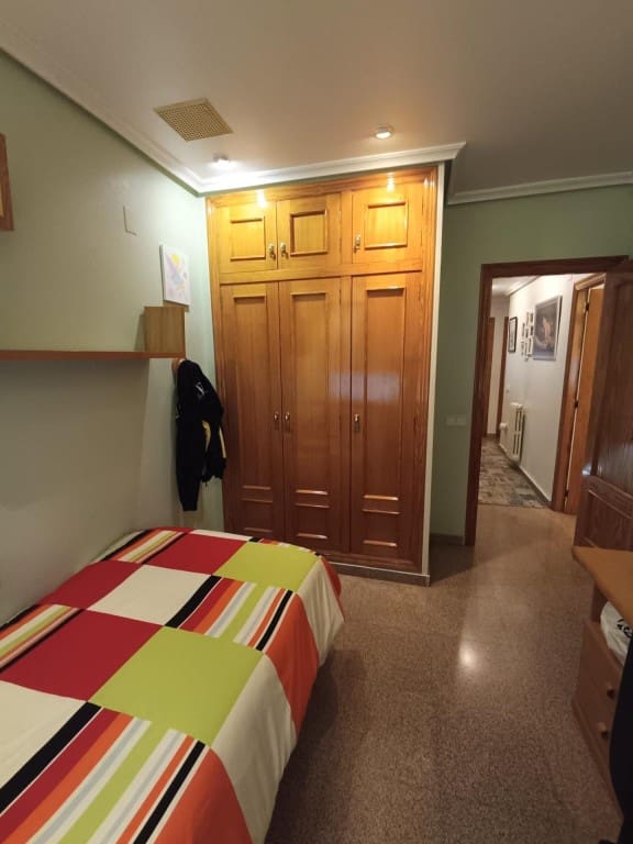 5 makuuhuone Huvila myytävänä paikassa Petrel / Petrer mukana 
autotalli - 300 000 € (Ref: 9630012)