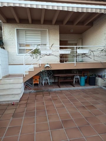 5 makuuhuone Huvila myytävänä paikassa Petrel / Petrer mukana 
autotalli - 300 000 € (Ref: 9630012)