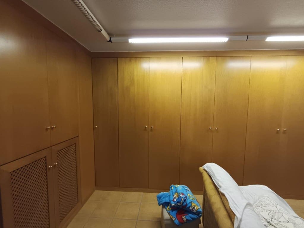 5 makuuhuone Huvila myytävänä paikassa Petrel / Petrer mukana 
autotalli - 300 000 € (Ref: 9630012)