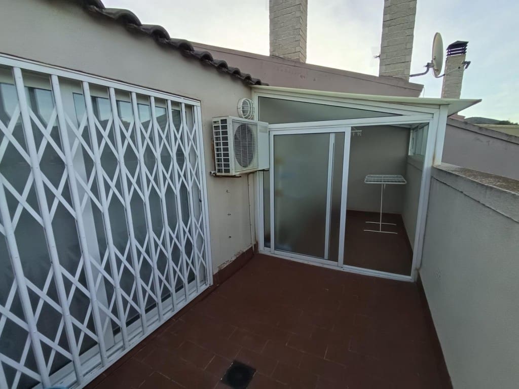 5 makuuhuone Huvila myytävänä paikassa Petrel / Petrer mukana 
autotalli - 300 000 € (Ref: 9630012)