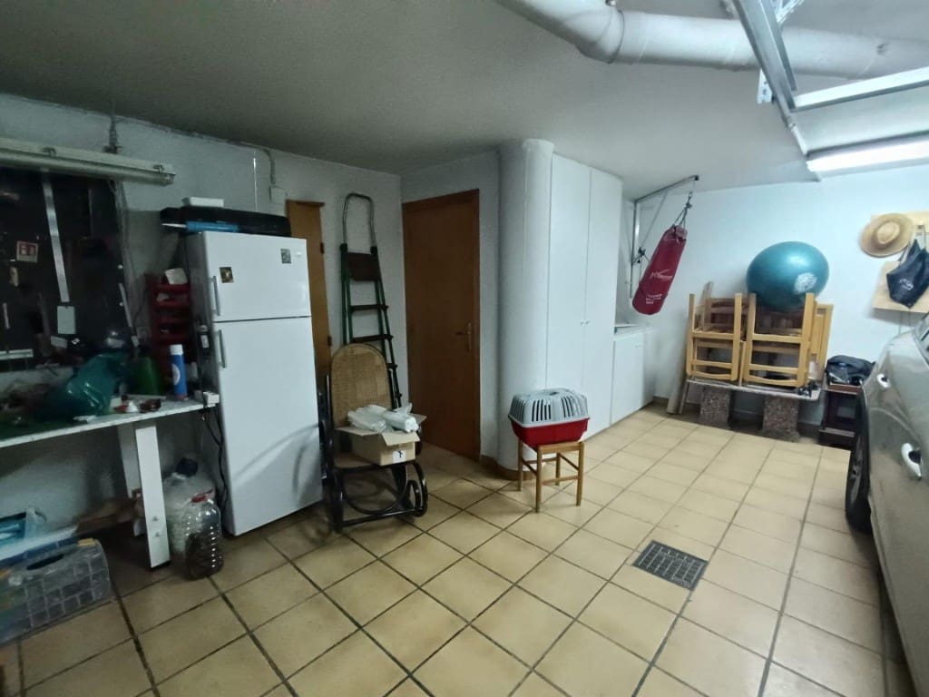 5 makuuhuone Huvila myytävänä paikassa Petrel / Petrer mukana 
autotalli - 300 000 € (Ref: 9630012)