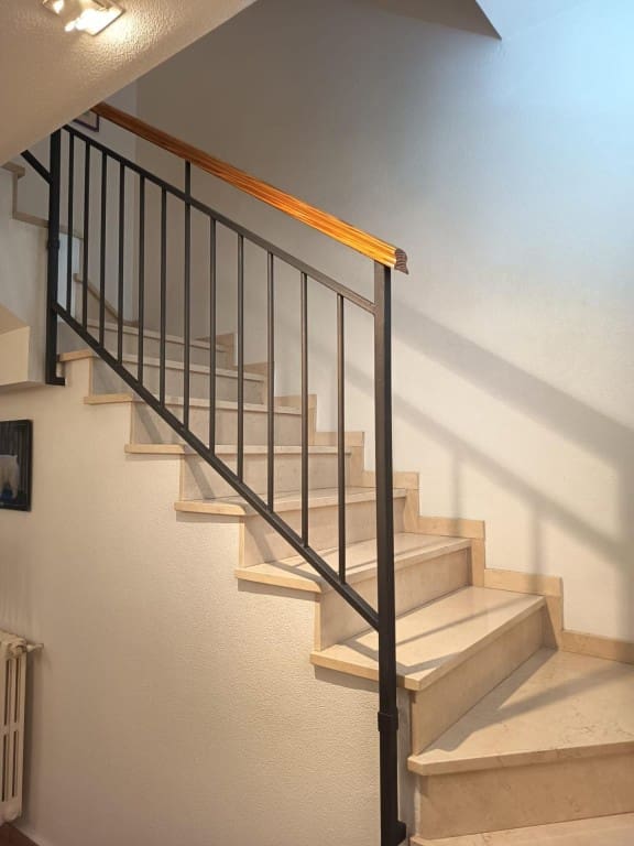 5 makuuhuone Huvila myytävänä paikassa Petrel / Petrer mukana 
autotalli - 300 000 € (Ref: 9630012)