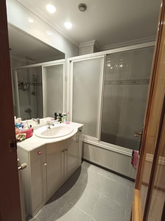 5 makuuhuone Huvila myytävänä paikassa Petrel / Petrer mukana 
autotalli - 300 000 € (Ref: 9630012)