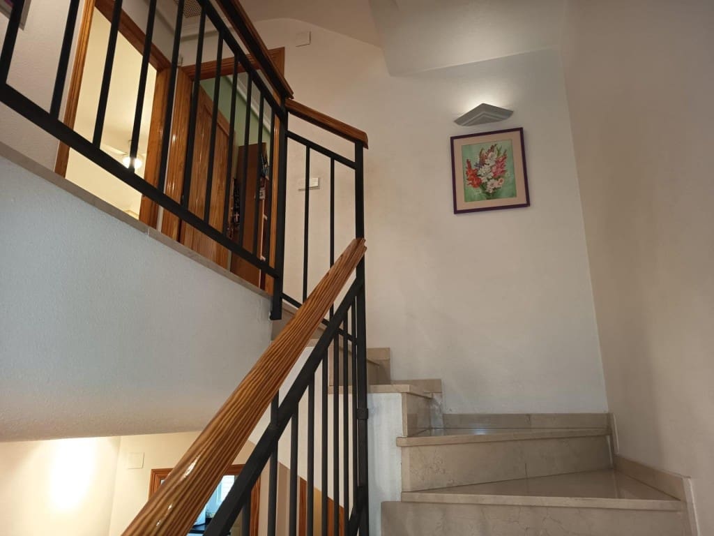 5 makuuhuone Huvila myytävänä paikassa Petrel / Petrer mukana 
autotalli - 300 000 € (Ref: 9630012)