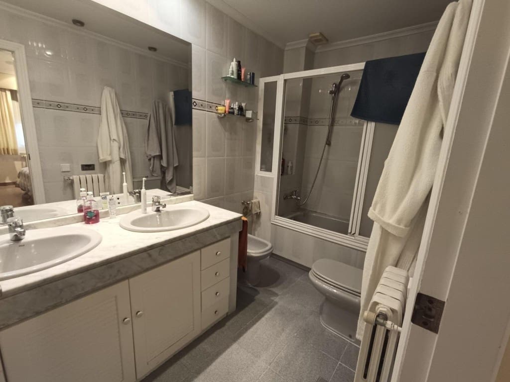 5 makuuhuone Huvila myytävänä paikassa Petrel / Petrer mukana 
autotalli - 300 000 € (Ref: 9630012)