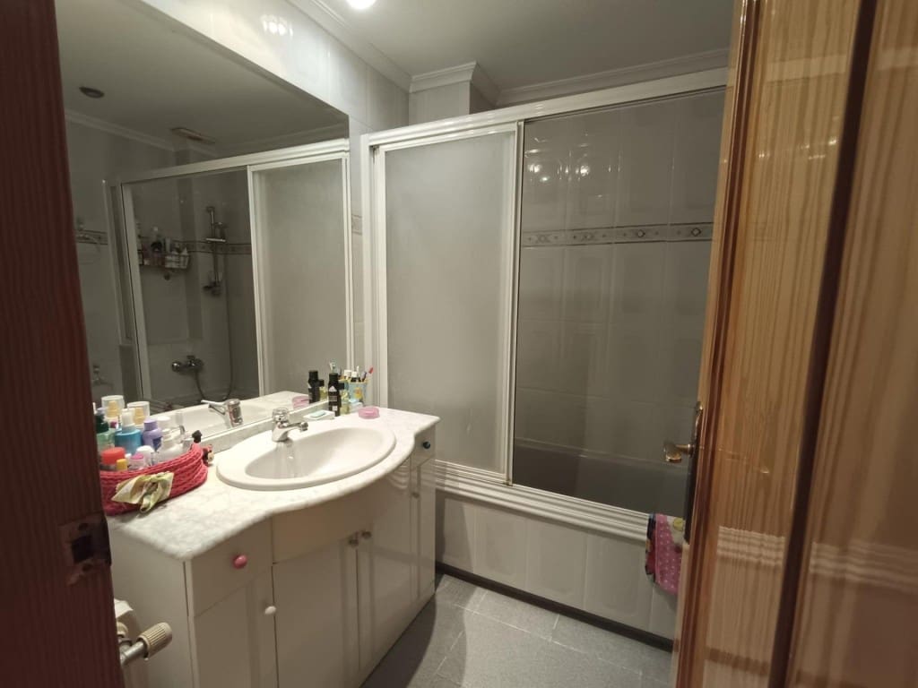 5 makuuhuone Huvila myytävänä paikassa Petrel / Petrer mukana 
autotalli - 300 000 € (Ref: 9630012)