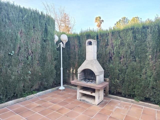 5 makuuhuone Huvila myytävänä paikassa Petrel / Petrer mukana 
autotalli - 300 000 € (Ref: 9630012)