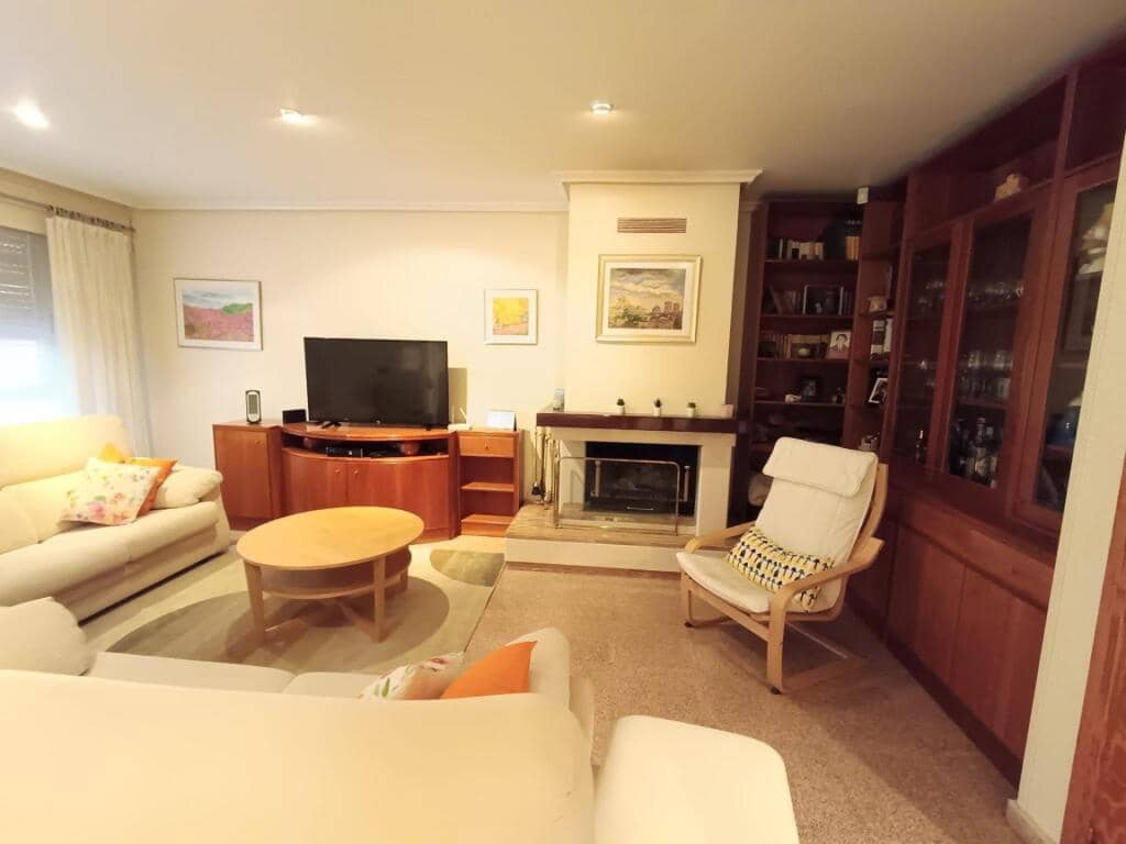 5 bedroom Villa for sale in Petrel / Petrer with garage - € 300,000 (Ref: 9630012)