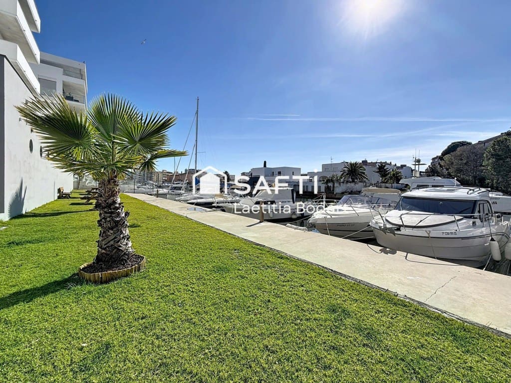 3 bedroom Apartment for sale in Roses - € 249,000 (Ref: 9634321)
