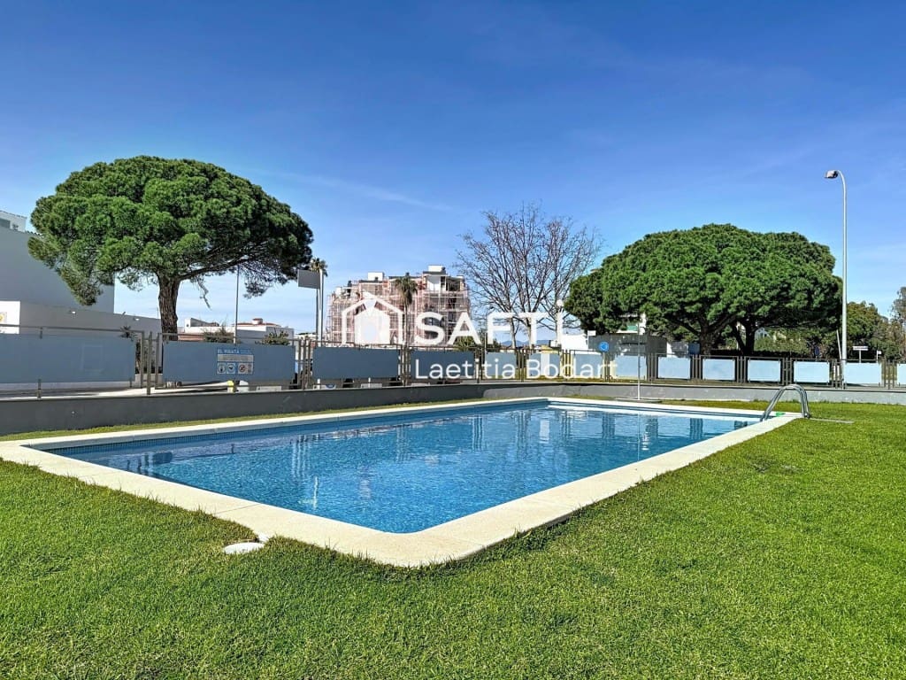3 bedroom Apartment for sale in Roses - € 249,000 (Ref: 9634321)