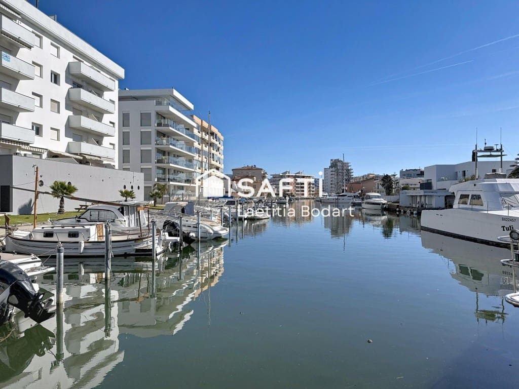 3 bedroom Apartment for sale in Roses - € 249,000 (Ref: 9634321)