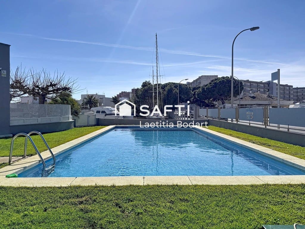 3 bedroom Apartment for sale in Roses - € 249,000 (Ref: 9634321)