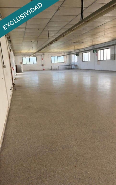 Kaupallinen myytävänä paikassa Almansa - 325 000 € (Ref: 9634325)