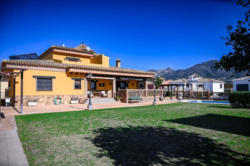 4 chambre Finca/Maison de Campagne à vendre à Mijas avec piscine garage - 1 575 000 € (Ref: 9634327)