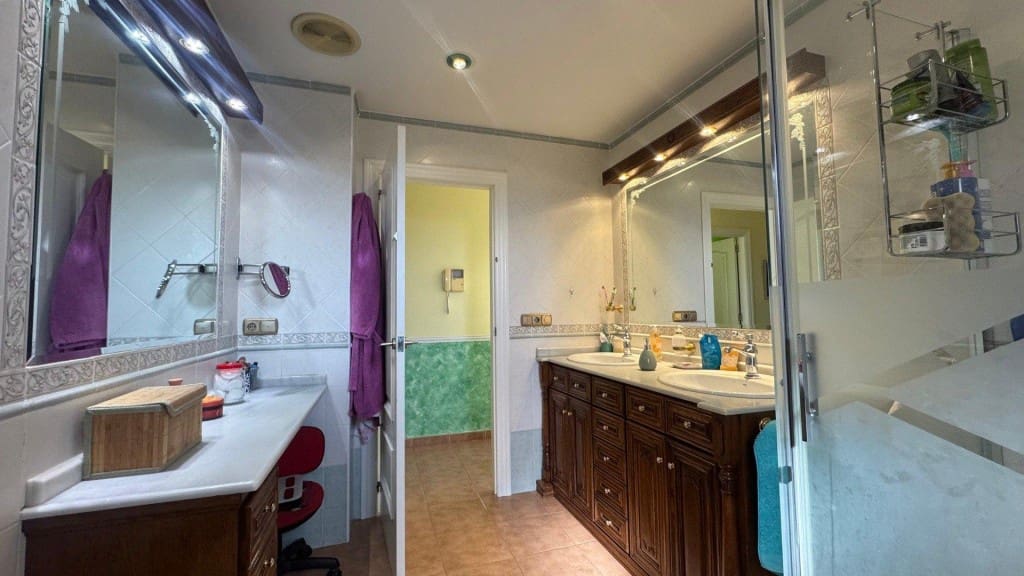 4 makuuhuone Huvila myytävänä paikassa Sax mukana uima-altaan 
autotalli - 370 000 € (Ref: 9637423)