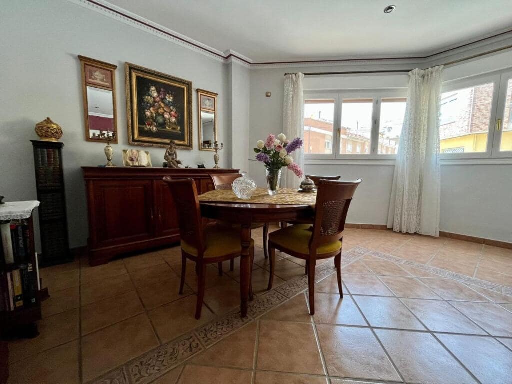 4 bedroom Villa for sale in Sax with pool garage - € 370,000 (Ref: 9637423)