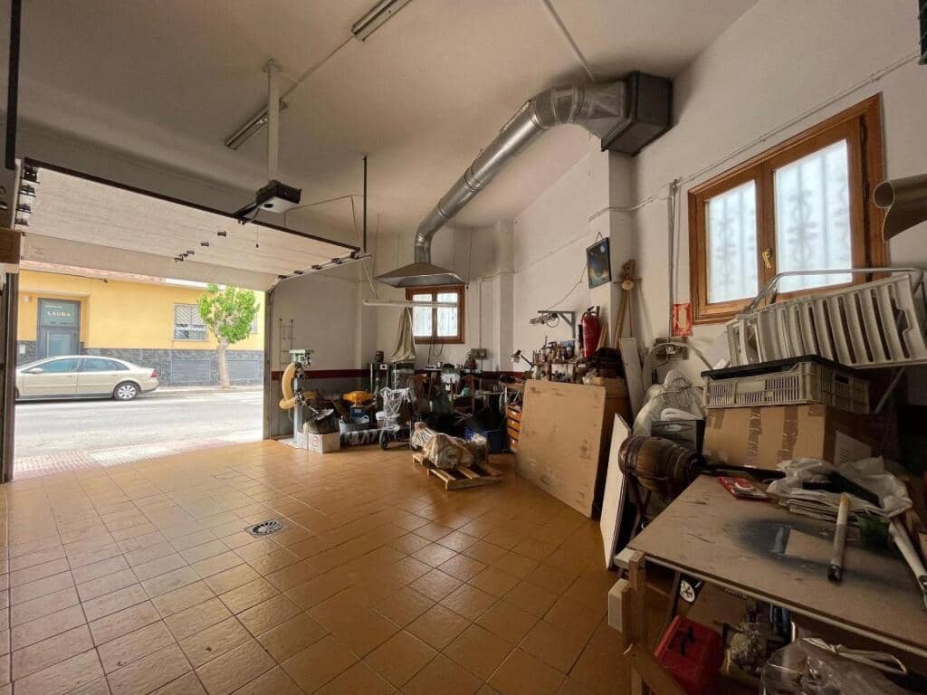 4 bedroom Villa for sale in Sax with pool garage - € 370,000 (Ref: 9637423)