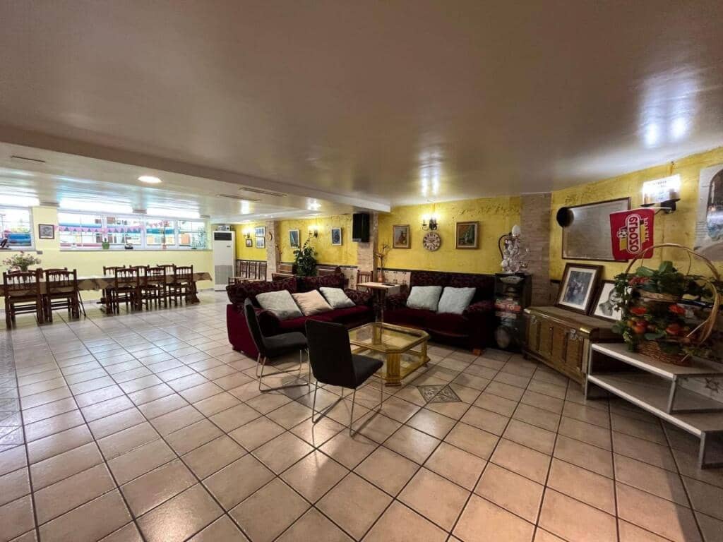 4 bedroom Villa for sale in Sax with pool garage - € 370,000 (Ref: 9637423)