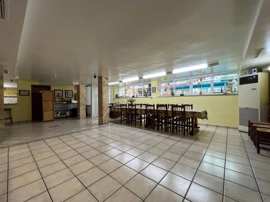 4 bedroom Villa for sale in Sax with pool garage - € 370,000 (Ref: 9637423)