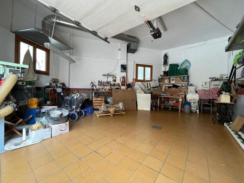 4 bedroom Villa for sale in Sax with pool garage - € 370,000 (Ref: 9637423)