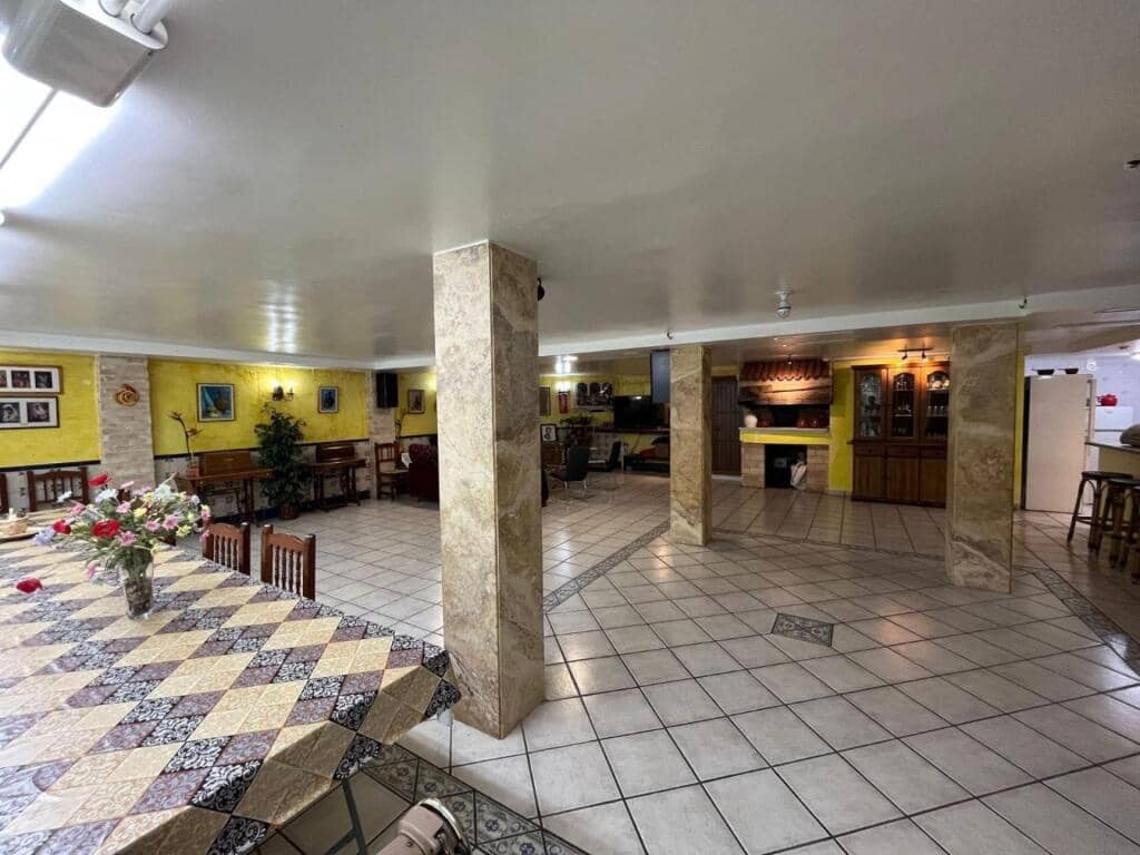 4 bedroom Villa for sale in Sax with pool garage - € 370,000 (Ref: 9637423)